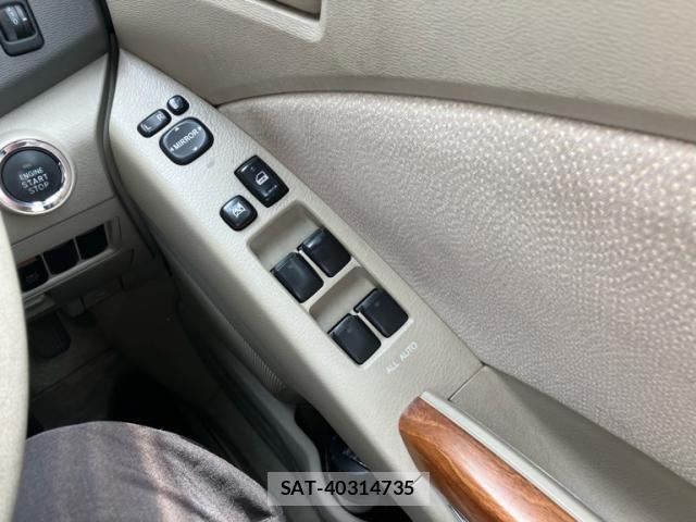 Toyota ISIS 2010-08 8562226-16