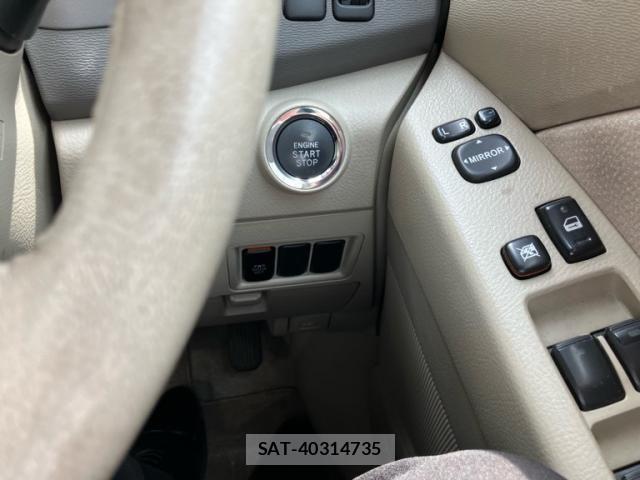 Toyota ISIS 2010-08 8562226-17