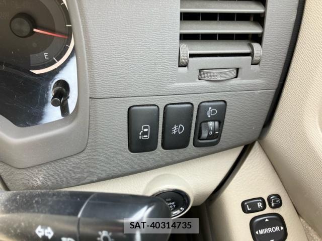 Toyota ISIS 2010-08 8562226-18