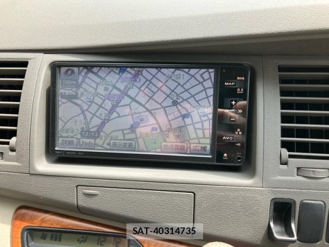 Toyota ISIS 2010-08 8562226-22