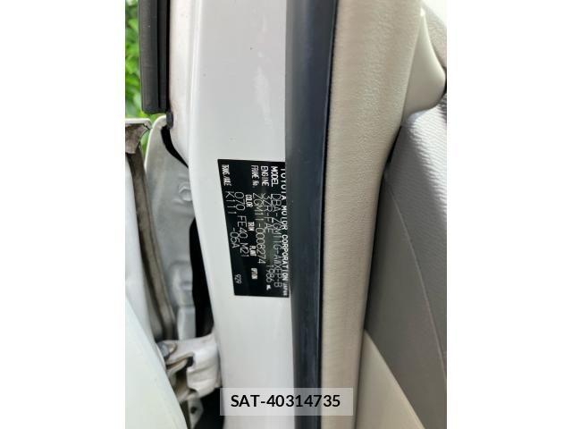 Toyota ISIS 2010-08 8562226-25