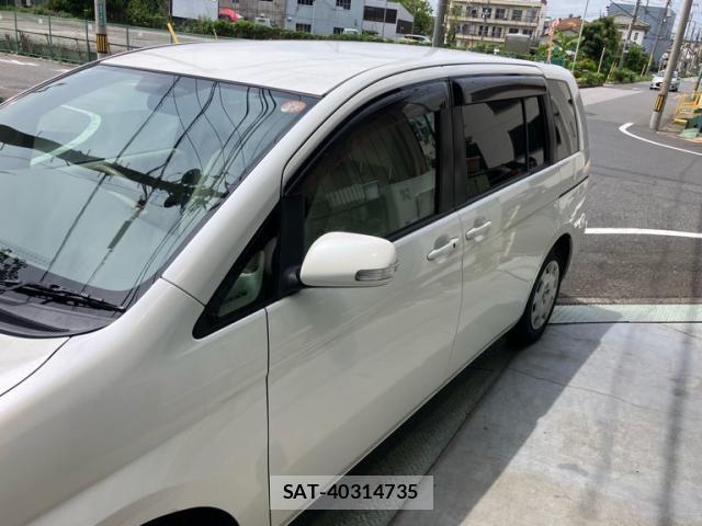 Toyota ISIS 2010-08 8562226-2