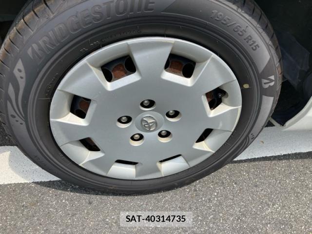 Toyota ISIS 2010-08 8562226-4