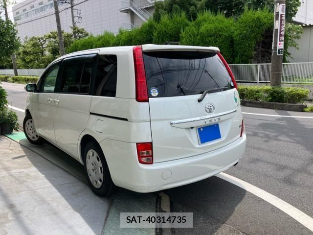 Toyota ISIS 2010-08 8562226-6