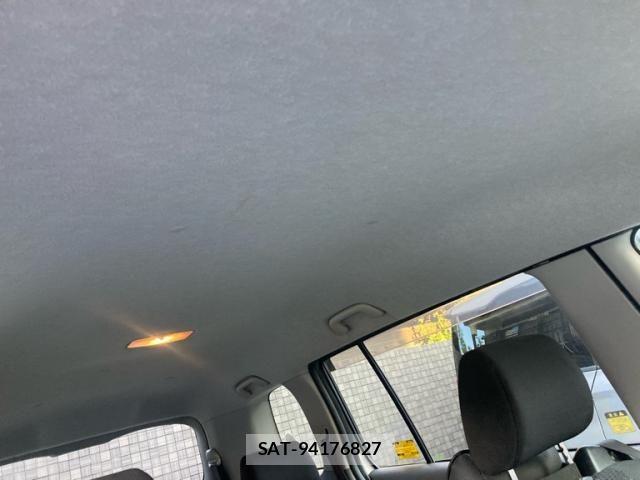 Toyota ISIS 2005-03 8562224-13