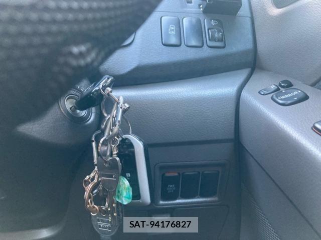 Toyota ISIS 2005-03 8562224-20