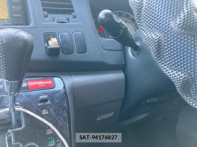 Toyota ISIS 2005-03 8562224-21