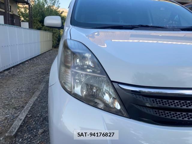 Toyota ISIS 2005-03 8562224-4