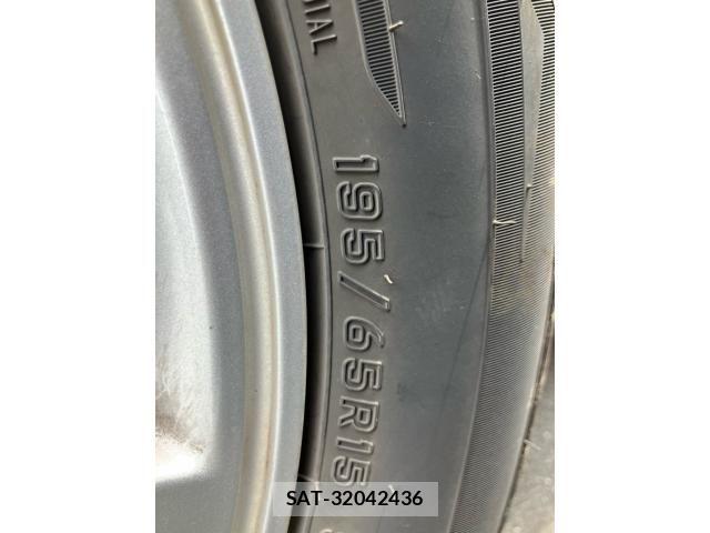 Toyota ISIS 2012-07 8562225-10