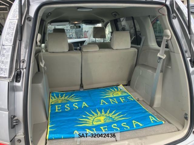 Toyota ISIS 2012-07 8562225-11
