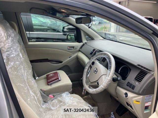 Toyota ISIS 2012-07 8562225-13