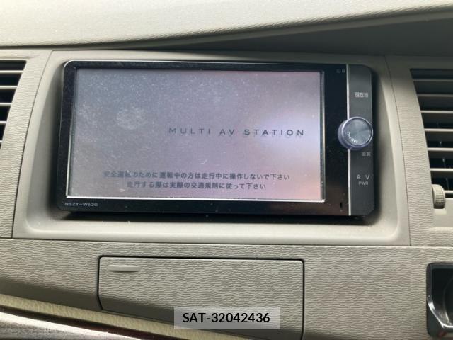 Toyota ISIS 2012-07 8562225-15