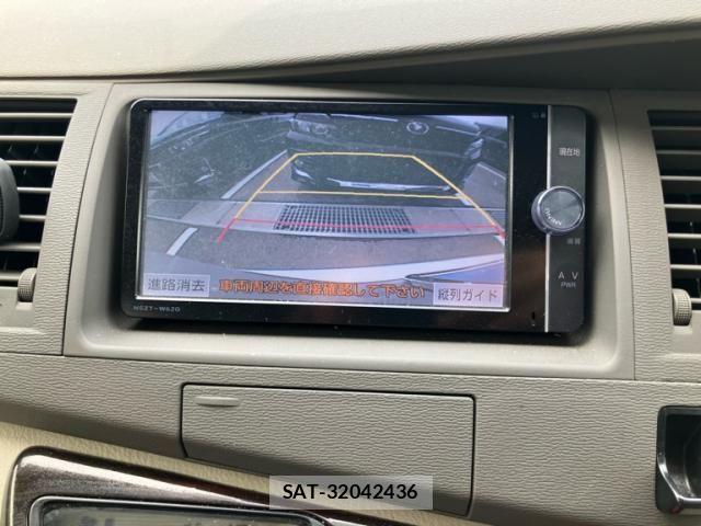 Toyota ISIS 2012-07 8562225-17