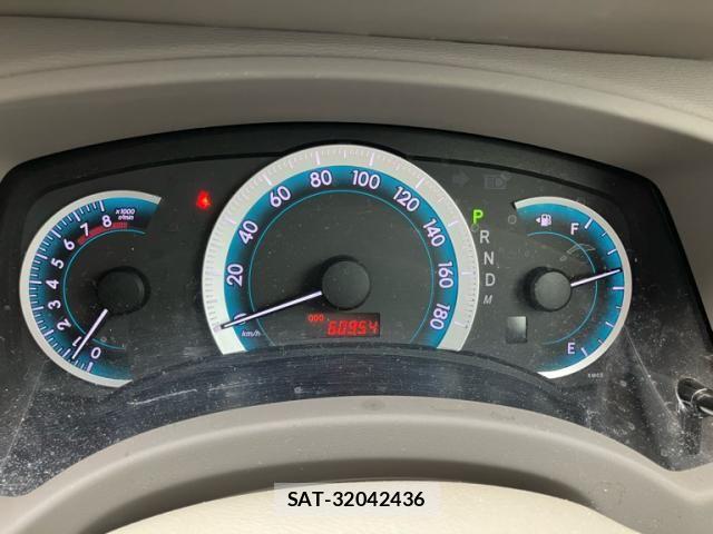 Toyota ISIS 2012-07 8562225-18