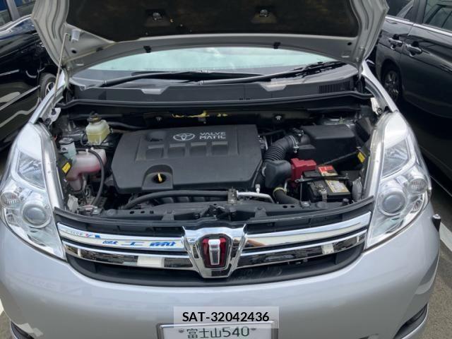 Toyota ISIS 2012-07 8562225-21