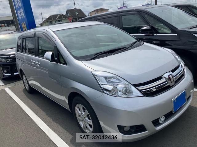 Toyota ISIS 2012-07 8562225-2