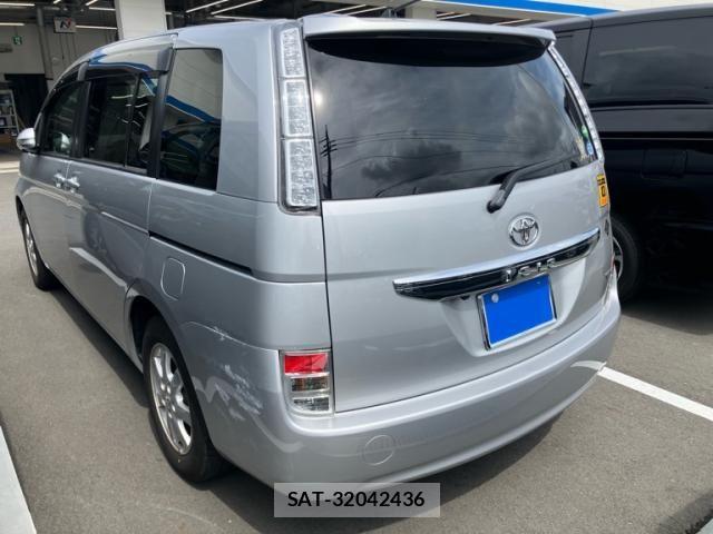 Toyota ISIS 2012-07 8562225-4