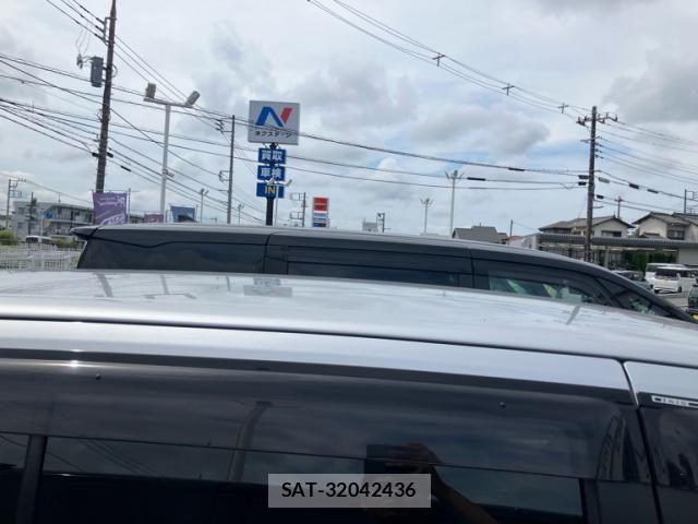 Toyota ISIS 2012-07 8562225-5