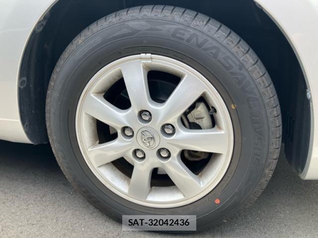 Toyota ISIS 2012-07 8562225-6