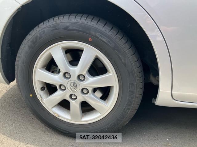 Toyota ISIS 2012-07 8562225-7