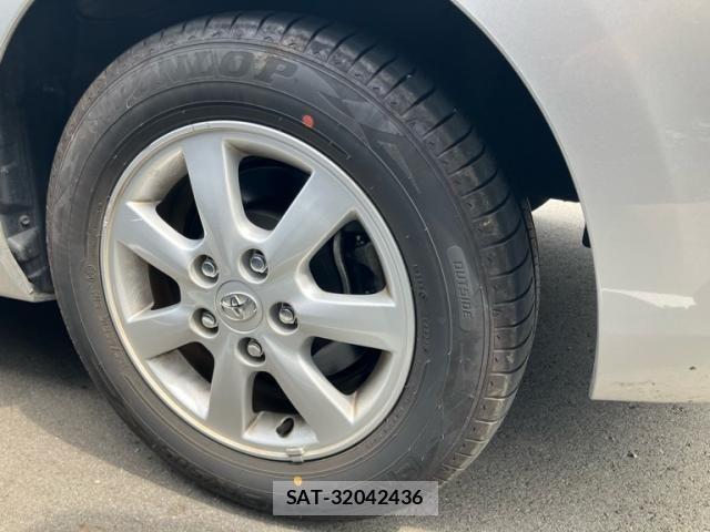 Toyota ISIS 2012-07 8562225-8