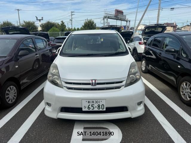Toyota ISIS 2010-09 8627210-0