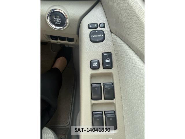 Toyota ISIS 2010-09 8627210-11
