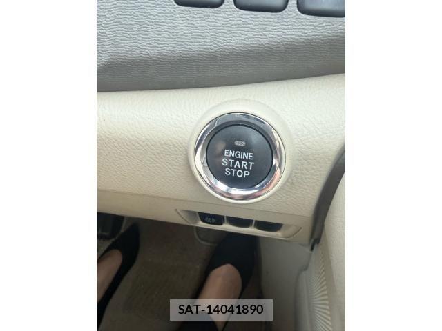 Toyota ISIS 2010-09 8627210-13