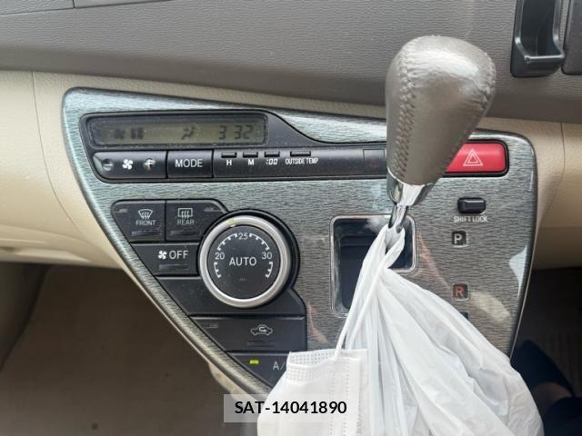 Toyota ISIS 2010-09 8627210-16