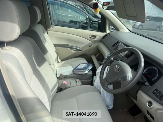 Toyota ISIS 2010-09 8627210-17