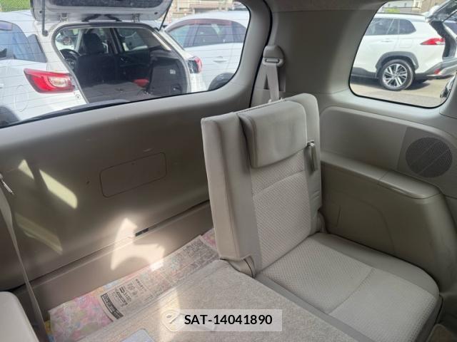 Toyota ISIS 2010-09 8627210-19