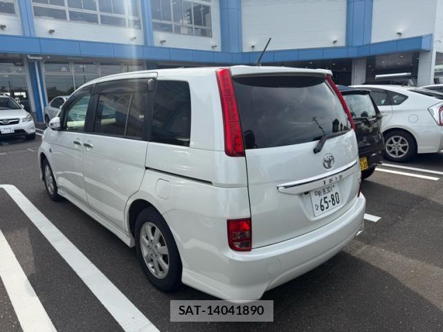 Toyota ISIS 2010-09 8627210-3