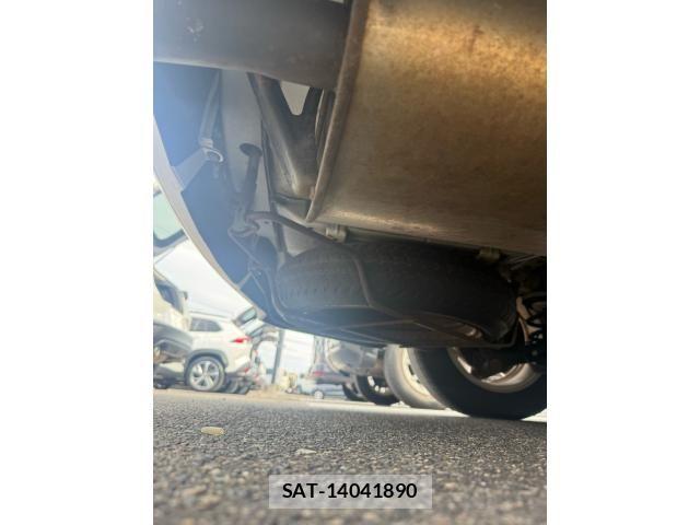 Toyota ISIS 2010-09 8627210-8