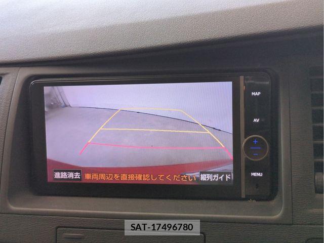 Toyota ISIS 2012-11 8659563-10