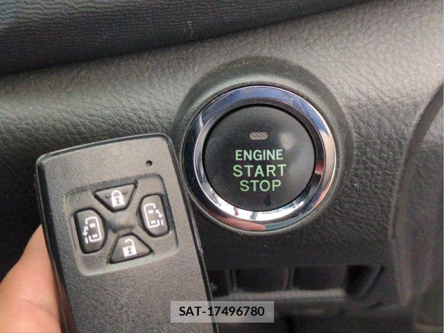 Toyota ISIS 2012-11 8659563-12