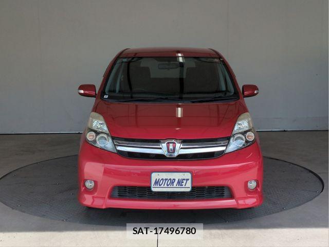 Toyota ISIS 2012-11 8659563-14