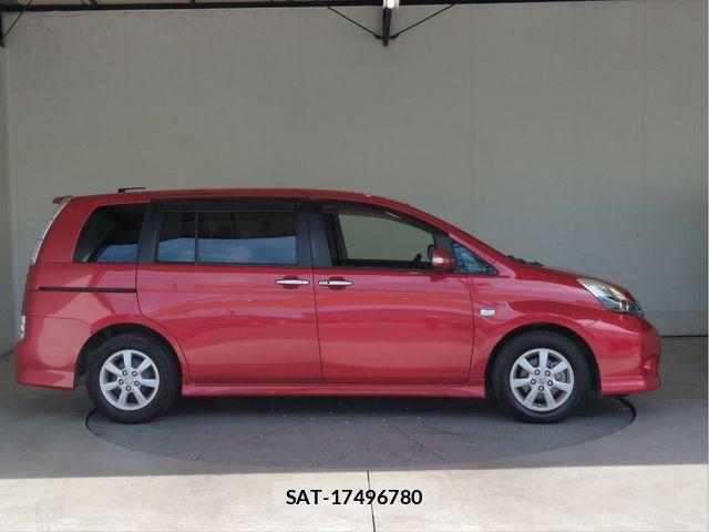 Toyota ISIS 2012-11 8659563-16