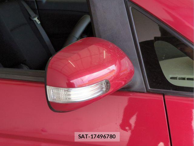 Toyota ISIS 2012-11 8659563-21