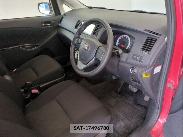 Toyota ISIS 2012-11 8659563-24