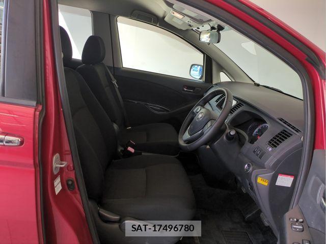 Toyota ISIS 2012-11 8659563-25