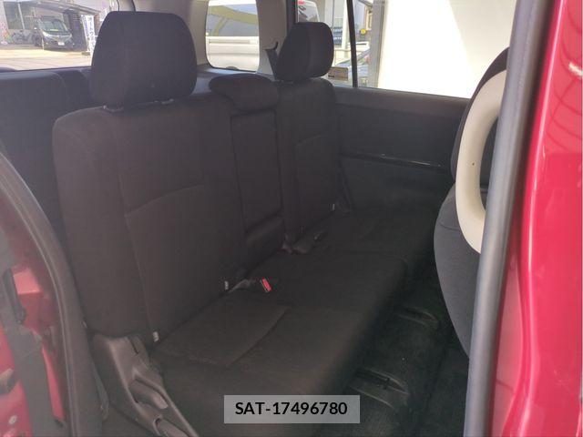 Toyota ISIS 2012-11 8659563-26