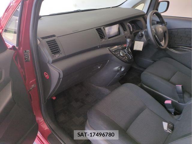 Toyota ISIS 2012-11 8659563-2