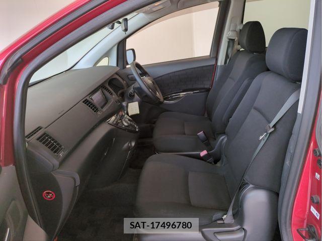 Toyota ISIS 2012-11 8659563-3