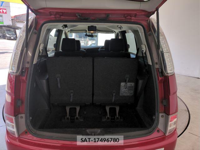 Toyota ISIS 2012-11 8659563-6