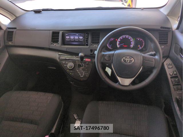 Toyota ISIS 2012-11 8659563-7