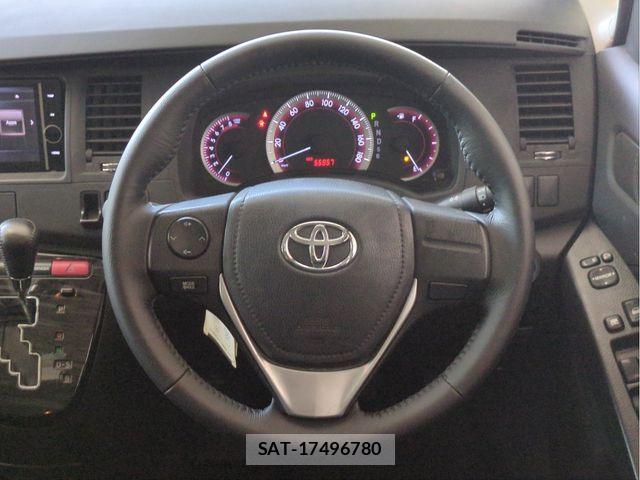 Toyota ISIS 2012-11 8659563-8
