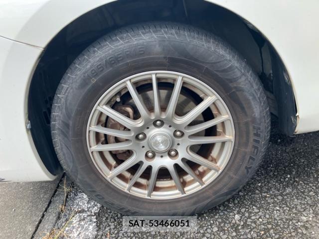 Toyota ISIS 2012-04 8659556-9