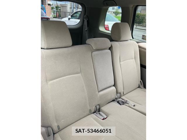 Toyota ISIS 2012-04 8659556-11