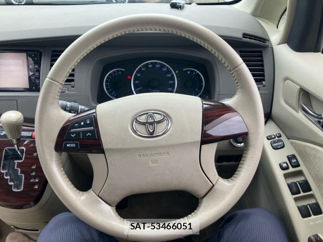 Toyota ISIS 2012-04 8659556-15