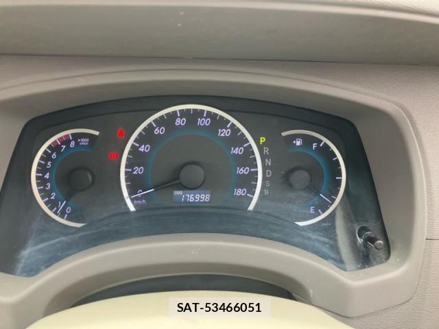Toyota ISIS 2012-04 8659556-16